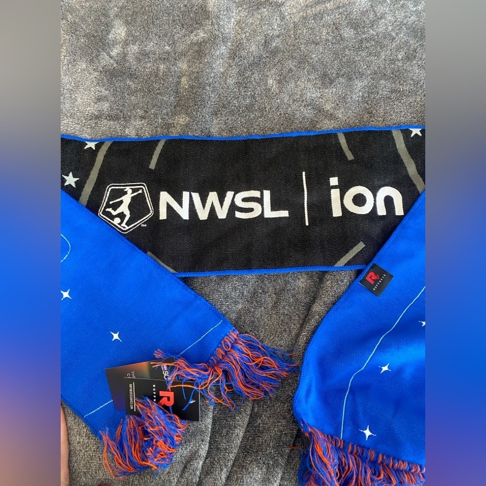 Nwsl scarf Nwt